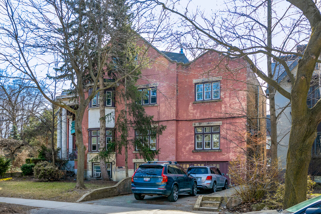 51 High Park Blvd in Toronto, ON - Building Photo