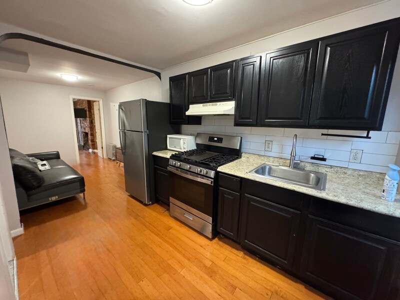 72 Somers St in Brooklyn, NY - Building Photo