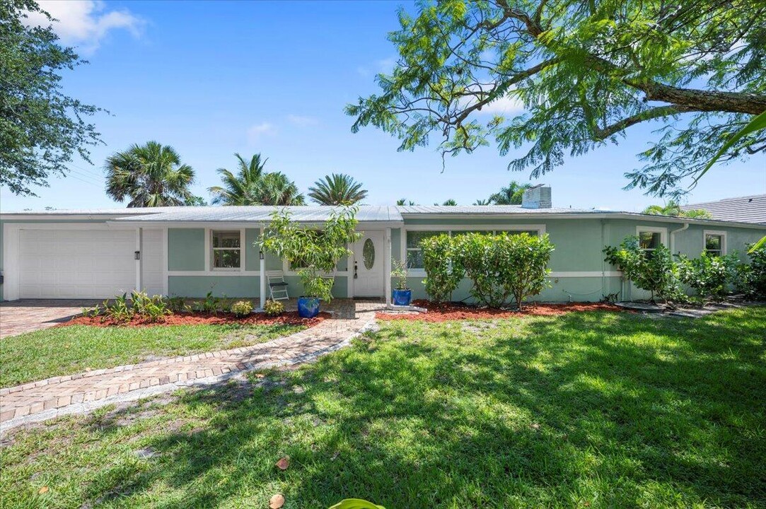 5692 Pennock Point Rd in Jupiter, FL - Building Photo