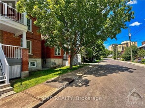 156-156 Ivy Crescent in Ottawa, ON - Building Photo - Building Photo