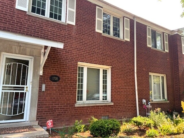 1708 W Belle Plaine Ave in Chicago, IL - Building Photo