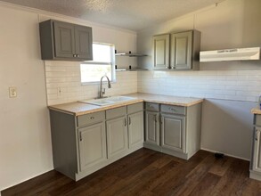 373 County Rd 119 in Floresville, TX - Building Photo - Building Photo