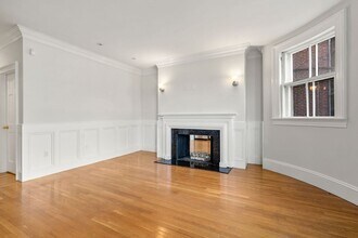 244 Beacon St, Unit 1B in Boston, MA - Foto de edificio - Building Photo