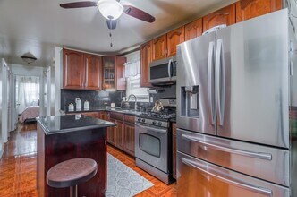 310 Cator Ave, Unit 5 in Jersey City, NJ - Building Photo - Building Photo