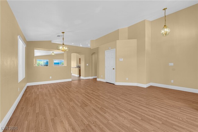 property at 1900 Crystal Glen Ct