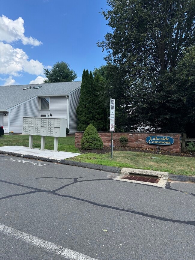 705 Lake Ave in Bristol, CT - Building Photo - Building Photo