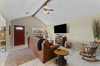 2102 N Pearland Ave in Pearland, TX - Building Photo - Building Photo