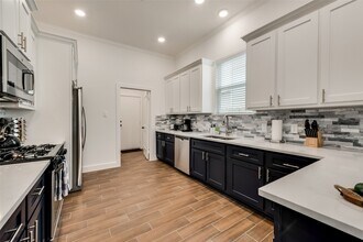 204 Drennan St in Houston, TX - Building Photo - Building Photo