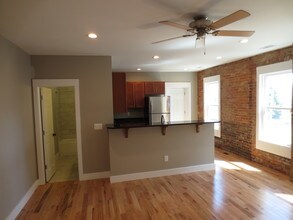 1967 W 58th St, Unit 3 in Cleveland, OH - Foto de edificio - Building Photo