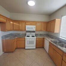 7893 Dersingham Dr in Sacramento, CA - Building Photo - Building Photo