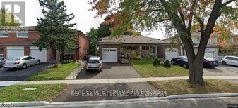 61 Tanjoe Crescent in Toronto, ON - Building Photo