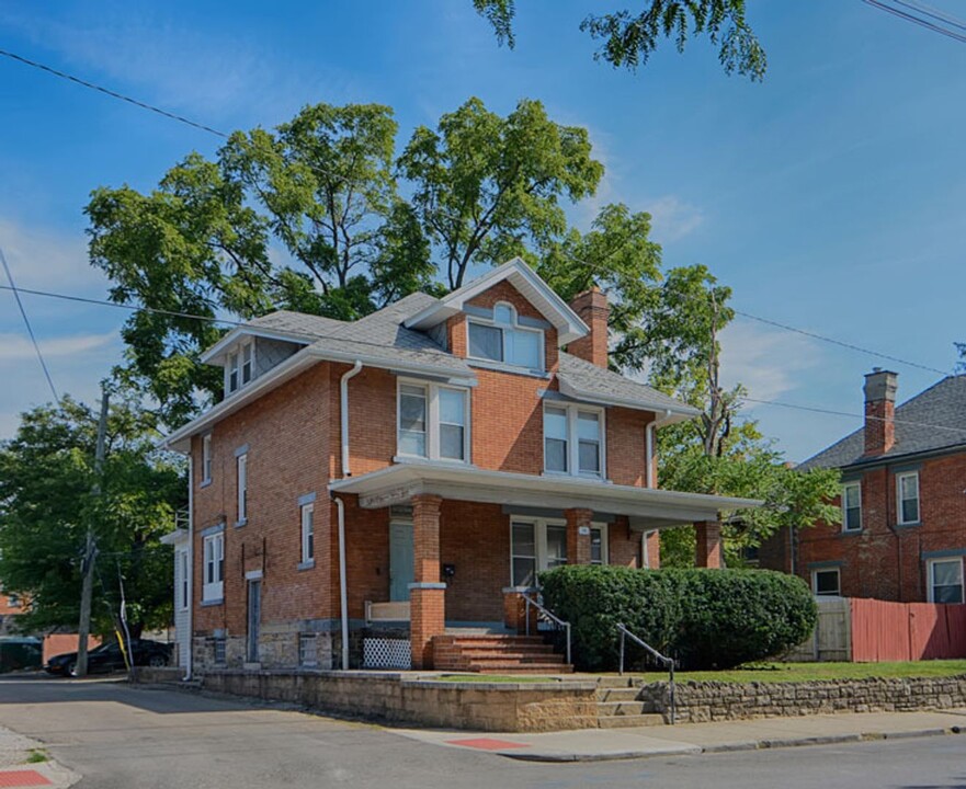 186 Chittenden Ave in Columbus, OH - Building Photo