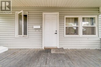 3268 Baby St in Windsor, ON - Building Photo - Building Photo