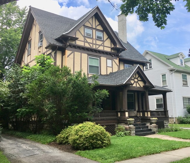 235 Dartmouth St in Rochester, NY - Foto de edificio - Building Photo