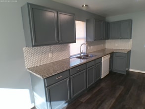 10133 Teneha Dr in Houston, TX - Building Photo - Building Photo