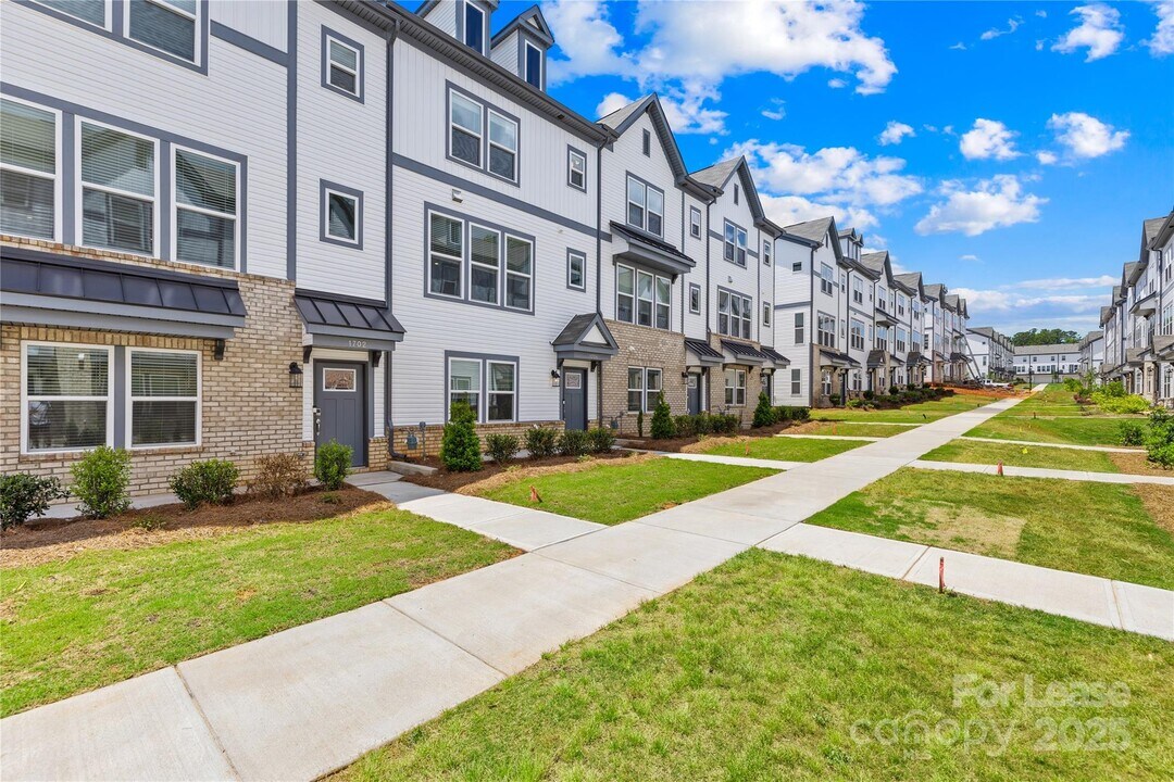 1706 Blanche St in Charlotte, NC - Building Photo