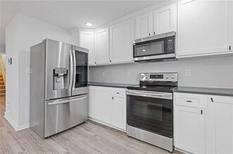 Room in House on Browns Mill Rd SE in Atlanta, GA - Building Photo - Building Photo