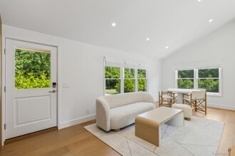 96 Town Ln in East Hampton, NY - Building Photo - Building Photo