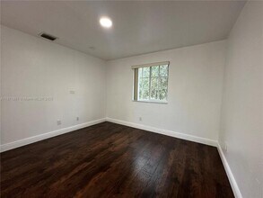 324 NE 3rd St in Hallandale Beach, FL - Building Photo - Building Photo