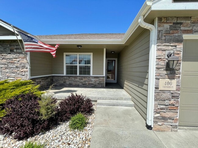 400 Firethorn Ct in Manhattan, KS - Building Photo - Building Photo