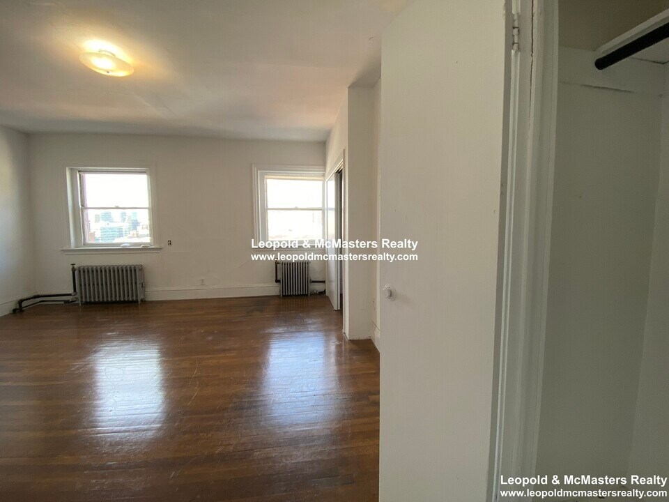 21 Mount Vernon Sq, Unit 500 in Boston, MA - Building Photo