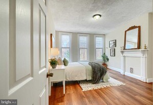 22 Parkin St in Baltimore, MD - Building Photo