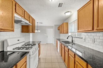 10823 Fairstone Dr in Houston, TX - Building Photo - Building Photo