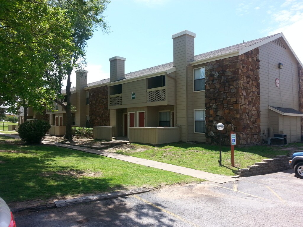 Alexis Park Apartments in Tulsa, OK