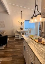 N2436 Shore View Dr in Lake Geneva, WI - Foto de edificio - Building Photo