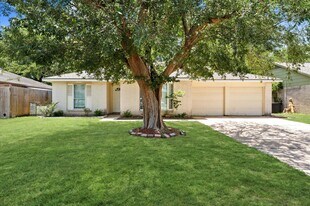 10815 Montverde Ln in Houston, TX - Building Photo