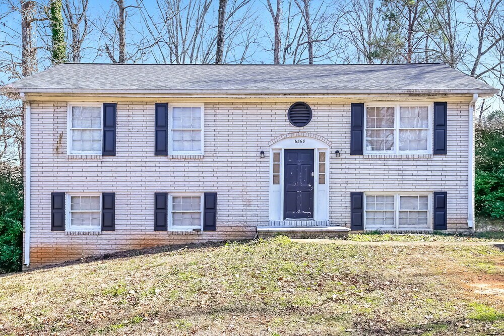 6868 Maddox Rd in Morrow, GA - Building Photo