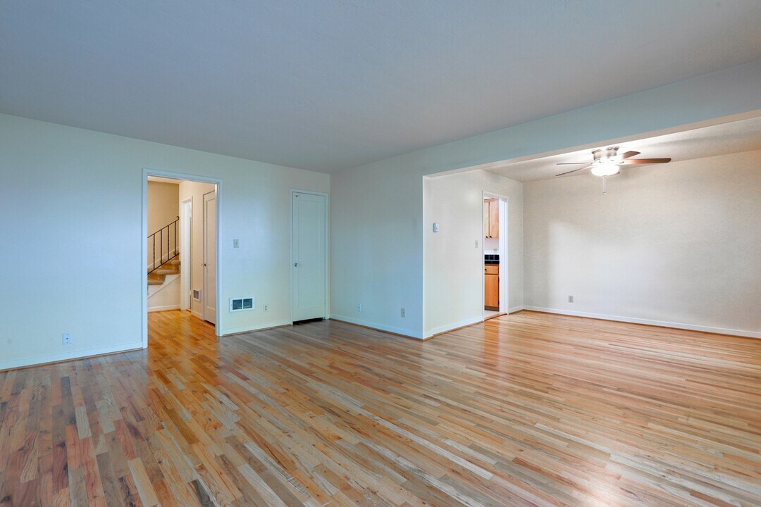 10347 SW Eastridge St in Portland, OR - Building Photo