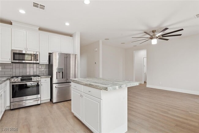 802 Warwick Castle Dr in Las Vegas, NV - Building Photo - Building Photo