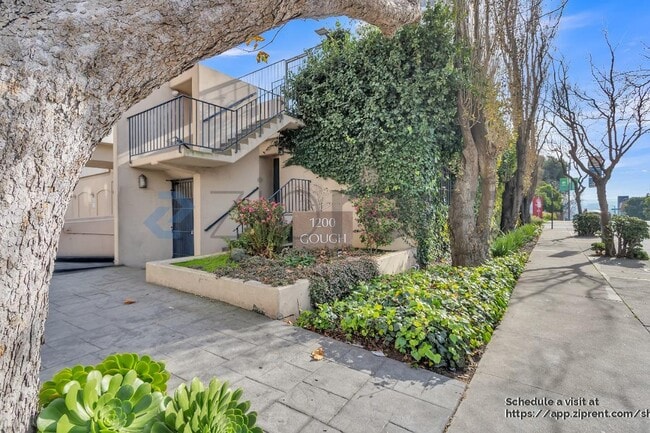 1200 Gough St in San Francisco, CA - Foto de edificio - Building Photo