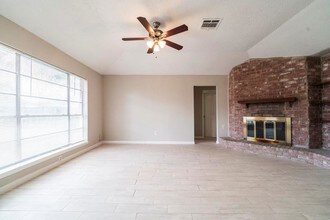 10527 Town Square Rd in Sugar Land, TX - Foto de edificio - Building Photo
