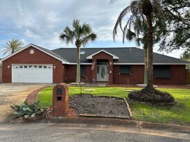 5061 Ring Rose Ct in Gulf Breeze, FL - Building Photo