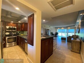 3300 N Palm Aire Dr in Pompano Beach, FL - Building Photo - Building Photo