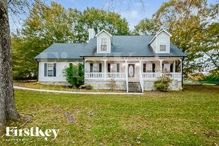 210 Sharon Acres Ct in Stockbridge, GA - Building Photo