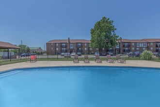 Brickstone at Woodlawn LLC in Wichita, KS - Foto de edificio - Building Photo