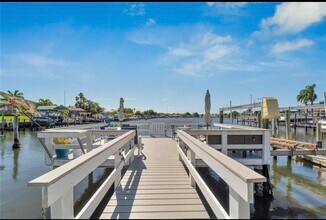 960 Apollo Beach Blvd, Unit Waterfront Condo in Apollo Beach, FL - Building Photo - Building Photo