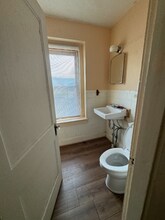 57 Broad St, Unit 8 in Claremont, NH - Foto de edificio - Building Photo