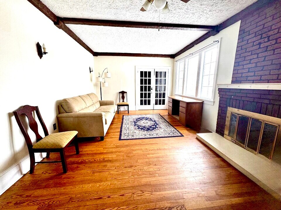 1209 Windsor Ave in Bristol, TN - Foto de edificio