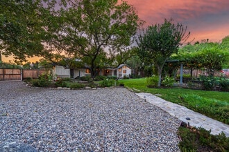 348 Lark Ellen Ave in Ojai, CA - Building Photo - Building Photo