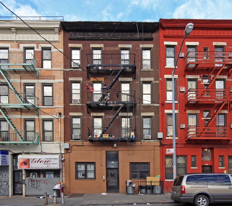 349 Linden St in Brooklyn, NY - Building Photo