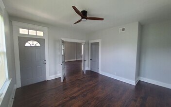 1074 Forest Ave in Memphis, TN - Foto de edificio - Building Photo