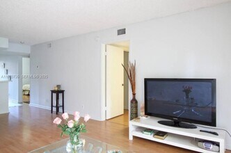 8316 NW 24th St in Coral Springs, FL - Foto de edificio - Building Photo