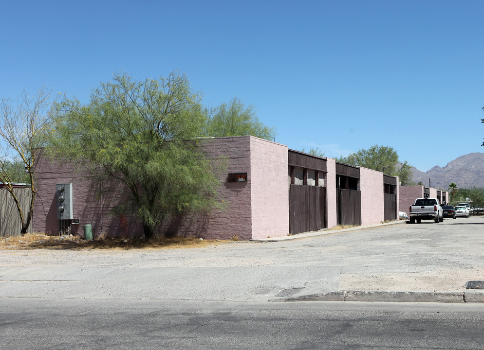 3535-3545 E Blacklidge Dr in Tucson, AZ - Foto de edificio