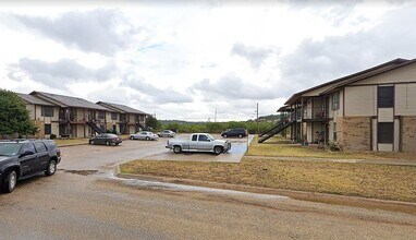 101 Deerwood Dr in Sonora, TX - Building Photo - Building Photo