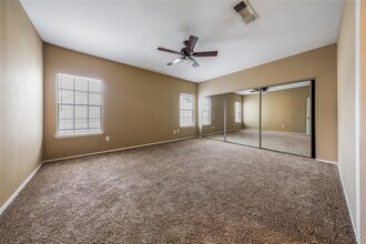 368 Wilcrest Dr in Houston, TX - Building Photo - Building Photo