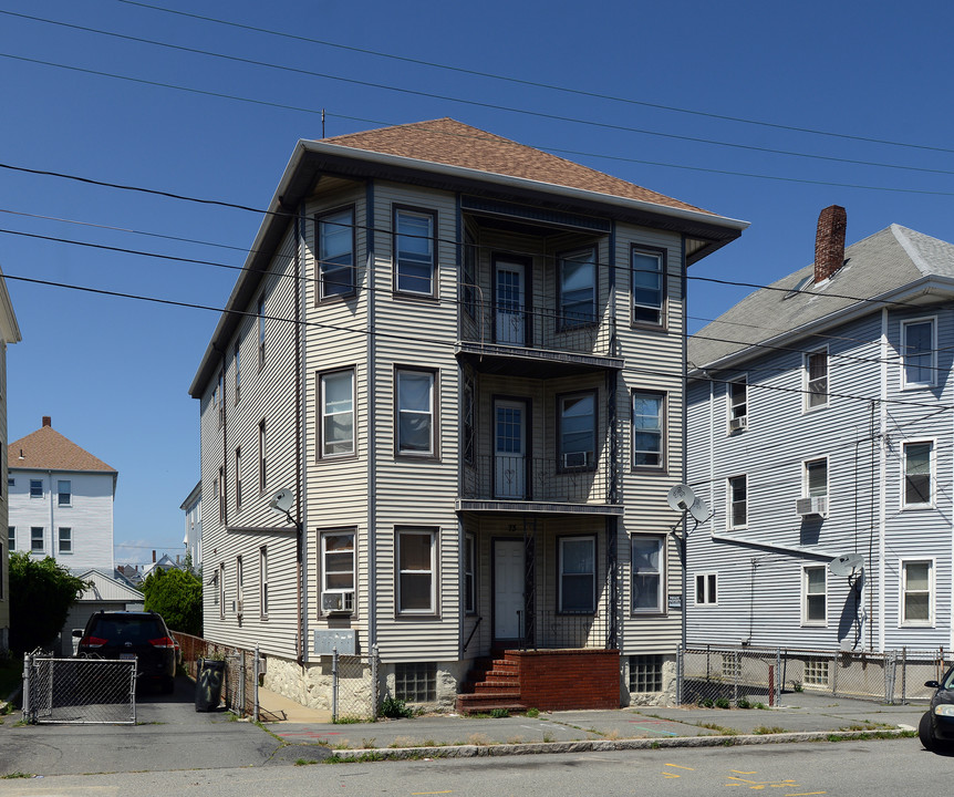 73 Hathaway St in New Bedford, MA - Building Photo